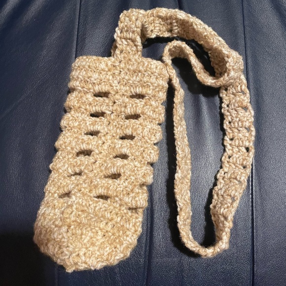 Handmade Water Bottle Carrier. Cross body for extra convenience while walking. - Picture 5 of 10